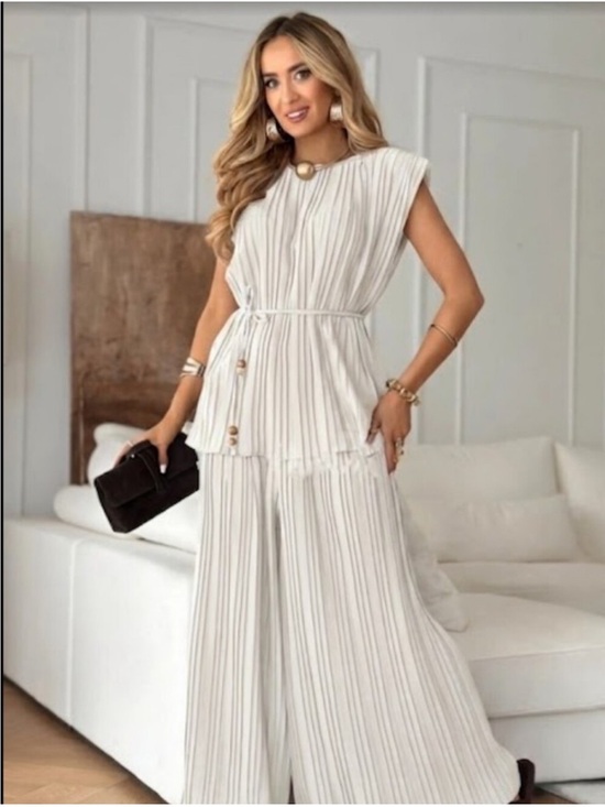 Pants - Elegant Cream Pleated Wide-Leg Dress